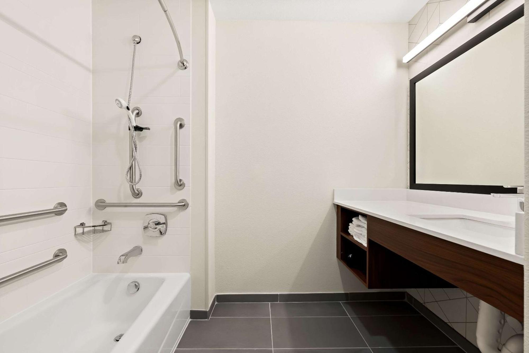 Everhome Suites Huntsville - Research Park Bagian luar foto